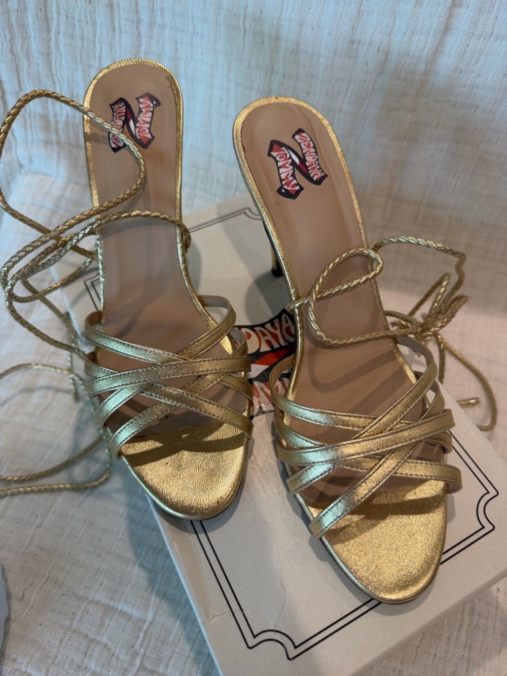 Zendaya X Tommy Hilfiger Gold Heels 🤩 - Picture 3 of 12